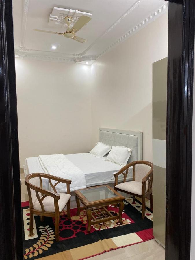 S.R Plaza Hotell Khurja Exteriör bild