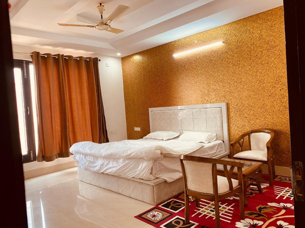 S.R Plaza Hotell Khurja Exteriör bild
